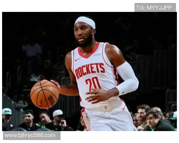 火箭队全队表现低迷，主教练开始调整阵容以期扭转局势